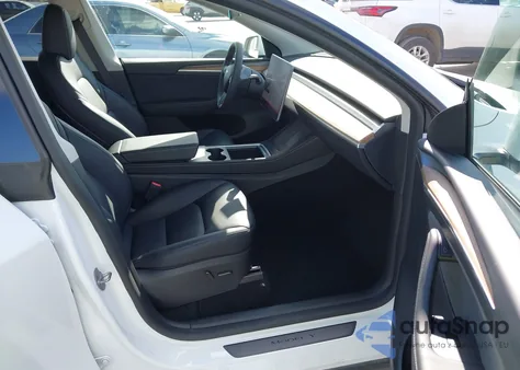 2025 Tesla Model Y Long Range Dual Motor All-Wheel Drive z USA, uszkodzony, nr VIN 7SAYGAEE2SF291066